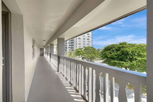 Building Photo - 3121 NE 51st St