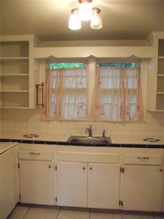 Building Photo - 820 NW 24th Ave