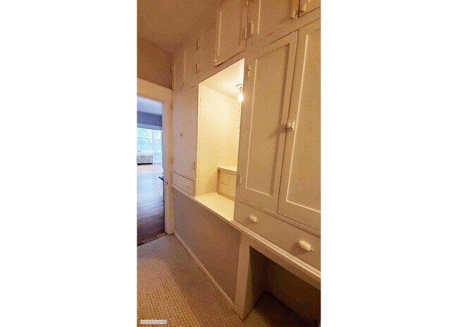 Interior Photo - Clifton 3027