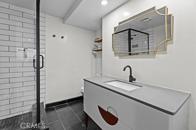 Building Photo - 6752 Hillpark Dr
