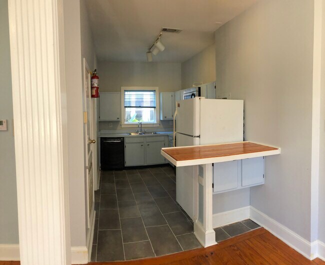 Building Photo - 2415 Saint Charles Ave