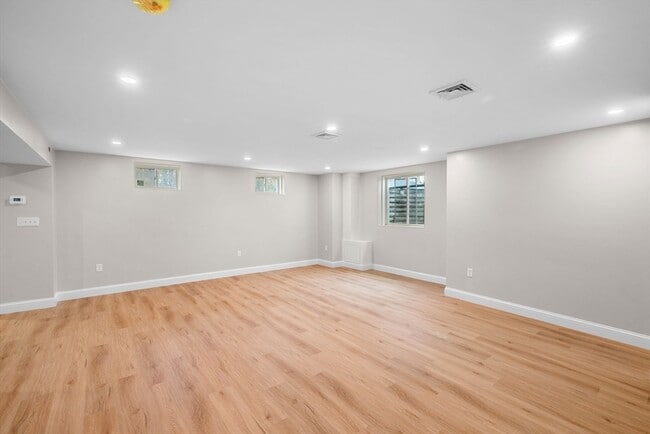 Building Photo - 60 Ellsworth Rd