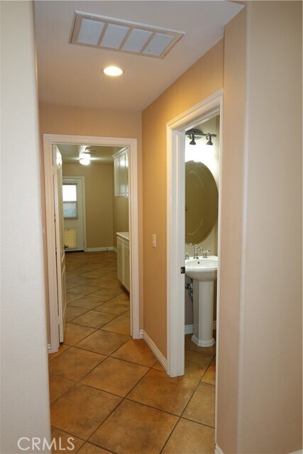 Building Photo - 1840 W Deerfield Rd