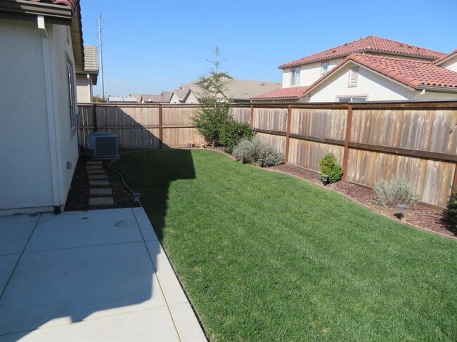 Building Photo - BRIGHT AND CLEAN 3 BED, 2 BATH, 1 STORY HOME IN ELK GROVE
