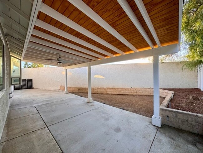 Building Photo - Bright and Open 3 Bedroom Home in Murrieta...