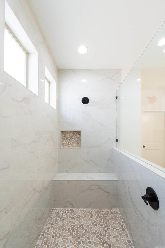 Building Photo - 141 Ridgeview Trl