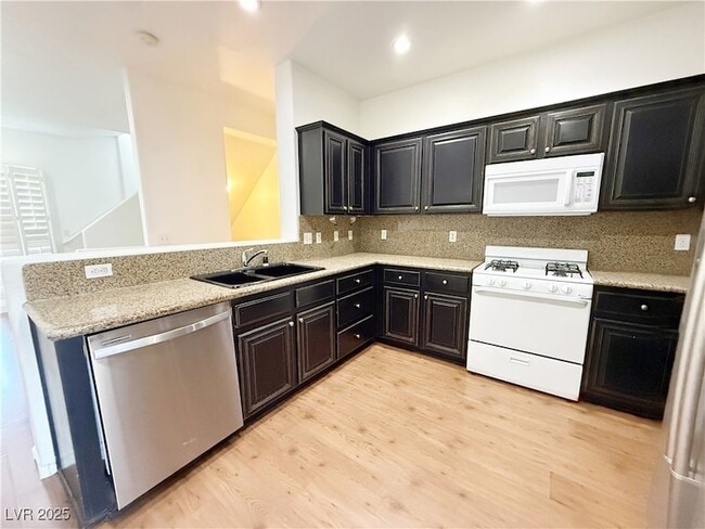 Building Photo - 5975 Barbosa Dr