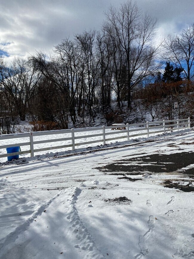 Building Photo - 406-408 Railroad Ave