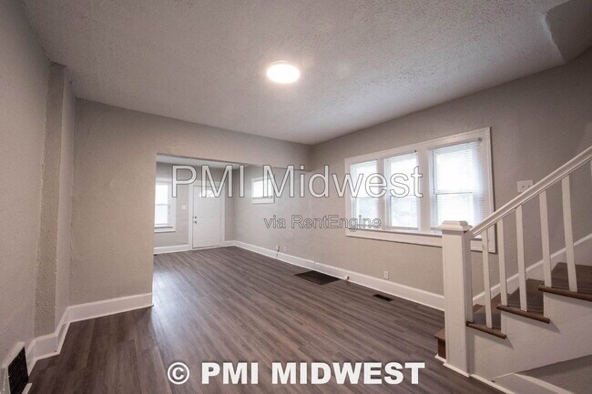 Building Photo - 411 W 40th St