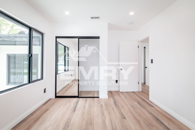 Building Photo - Amazing Deal 3 Bed 2 Bath House 1/2 Month ...