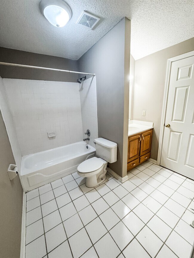 Building Photo - 624 Landing Party Ln