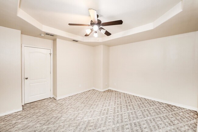 Building Photo - 1000 Ranchway Dr