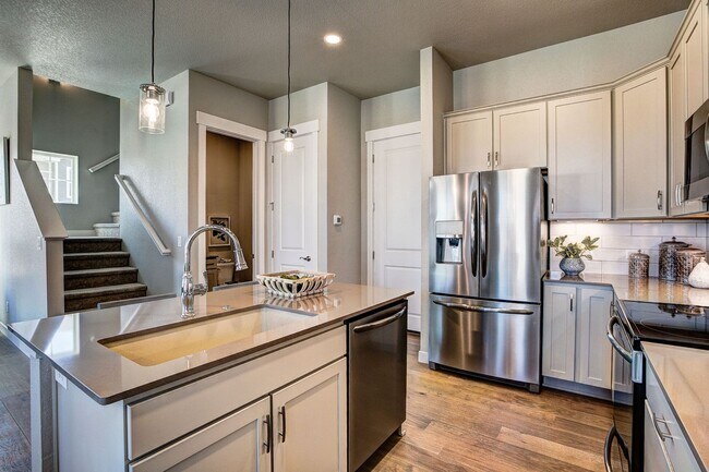 Building Photo - Mangold832 (KC-LN)