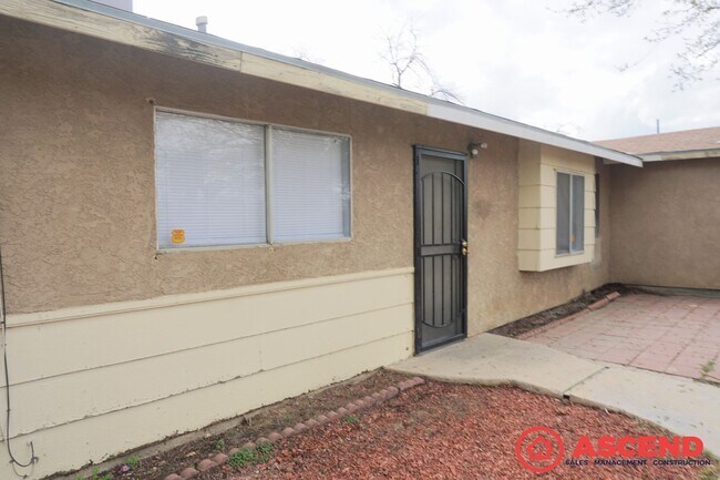 Primary Photo - 312 Oswell St