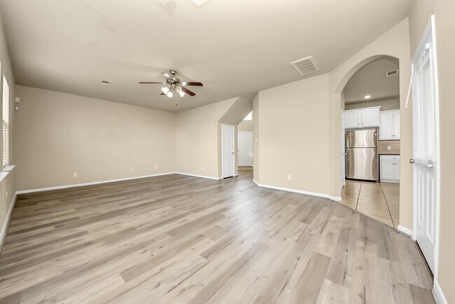 Building Photo - 6106 Grassy Haven Ln