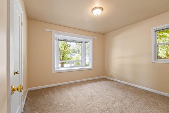 Building Photo - Charming, retro 2-bdrm/2-bath ranch in tranquil setting w/ large family room