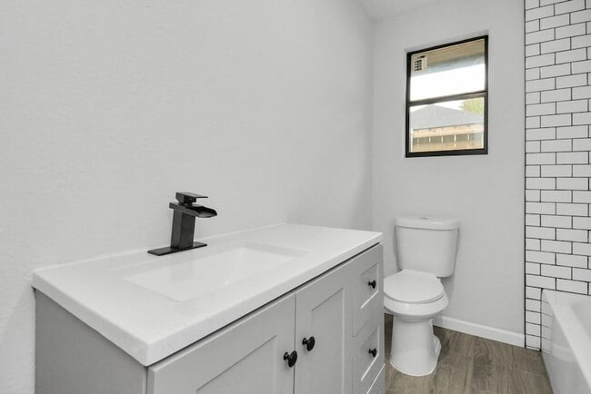 Building Photo - 262 1/2 De Boll Street Unit