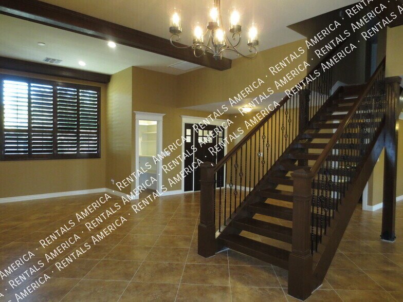 Building Photo - 238 E Ellis Dr