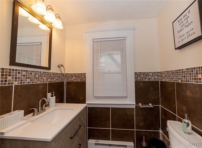 Building Photo - 312 Hall Ave