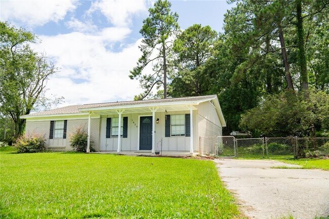 Building Photo - 1850 Panorama Blvd W
