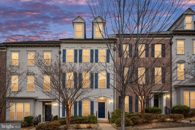 Building Photo - 214 Almond Dr