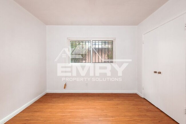 Building Photo - 1 Bedroom Apartment Move in Ready Inglewood CA 90303