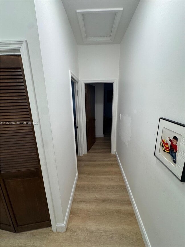 Building Photo - 3911 SW 56th Ct