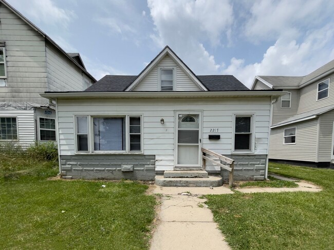 Primary Photo - Southside of Muncie