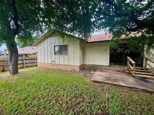 Building Photo - 2708 Charlesworth Dr