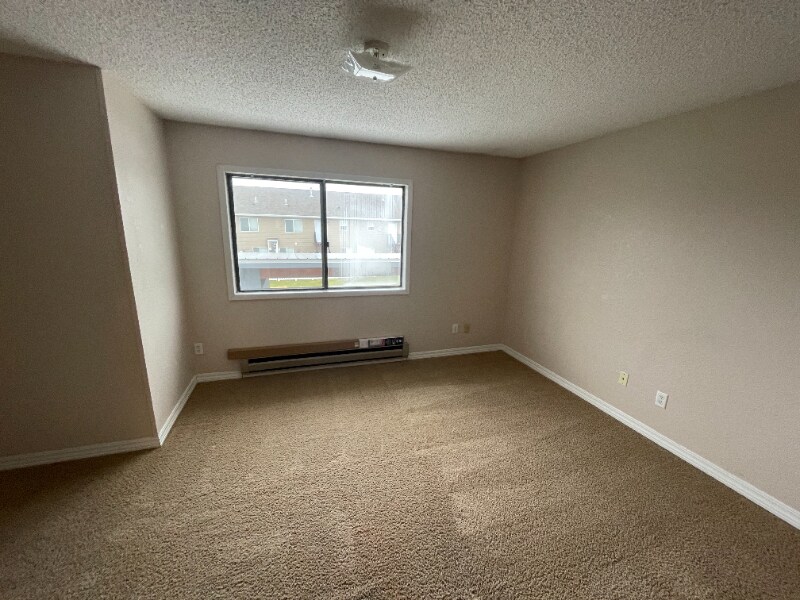 Building Photo - 2058 Clubhouse Way