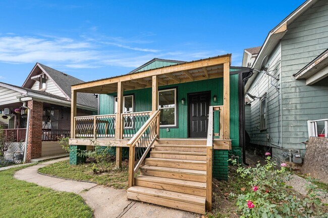 Building Photo - Remodeled 3 Bedroom 2 Bathroom Home!