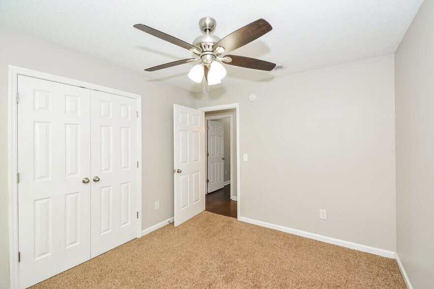 Building Photo - 405 Randall Ln
