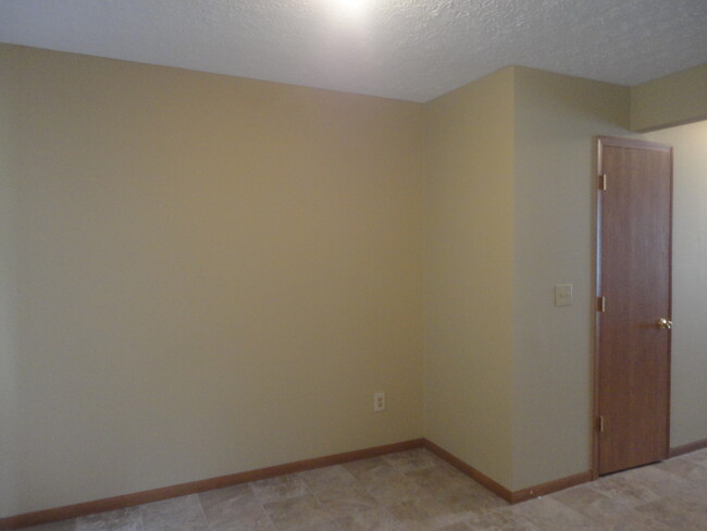 Building Photo - 5828 Winshire Dr