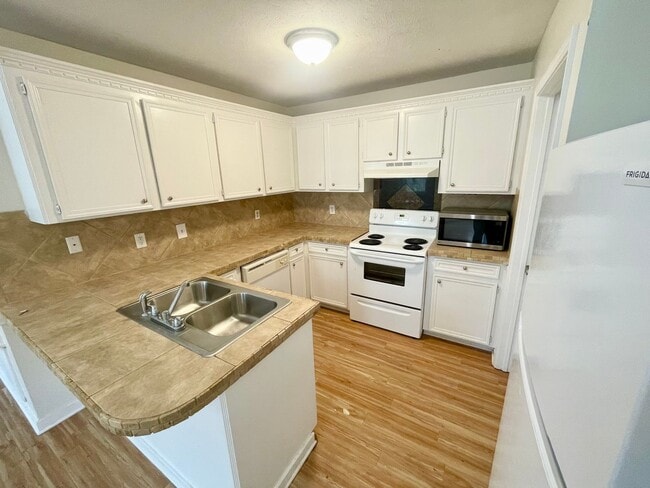 Building Photo - 3/2 For Rent in Madison! *MOVE IN SPECIAL*
