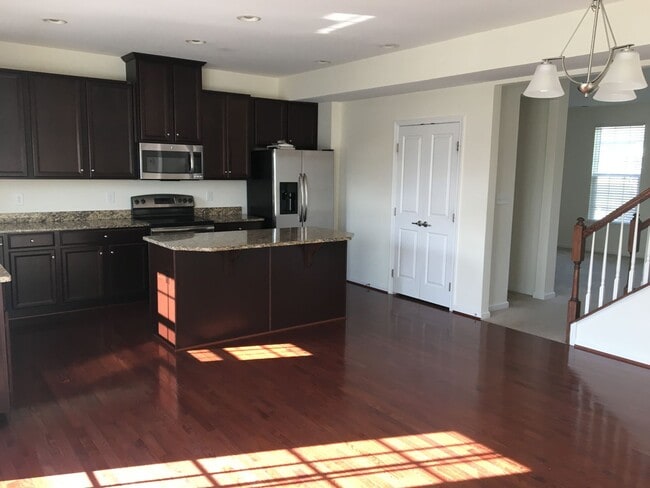 Building Photo - Large, Luxury, Garage Townhome in Hockessi...