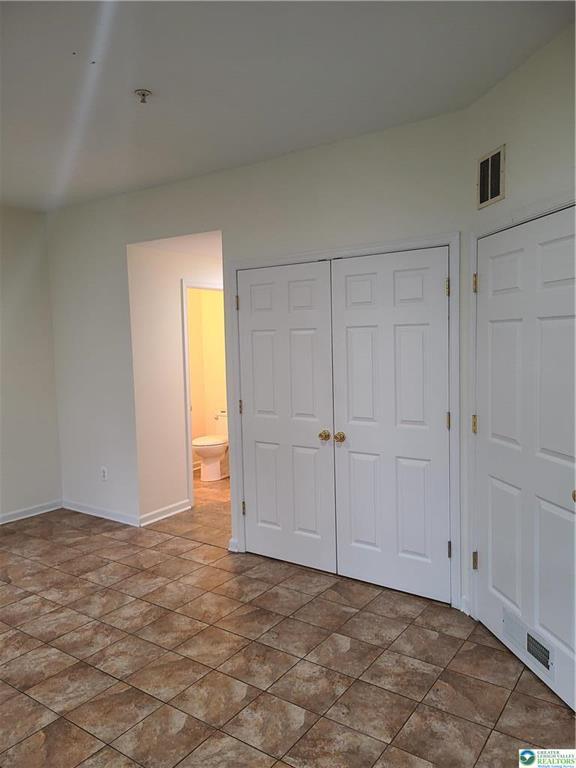 Building Photo - 1600 Oakridge Ln