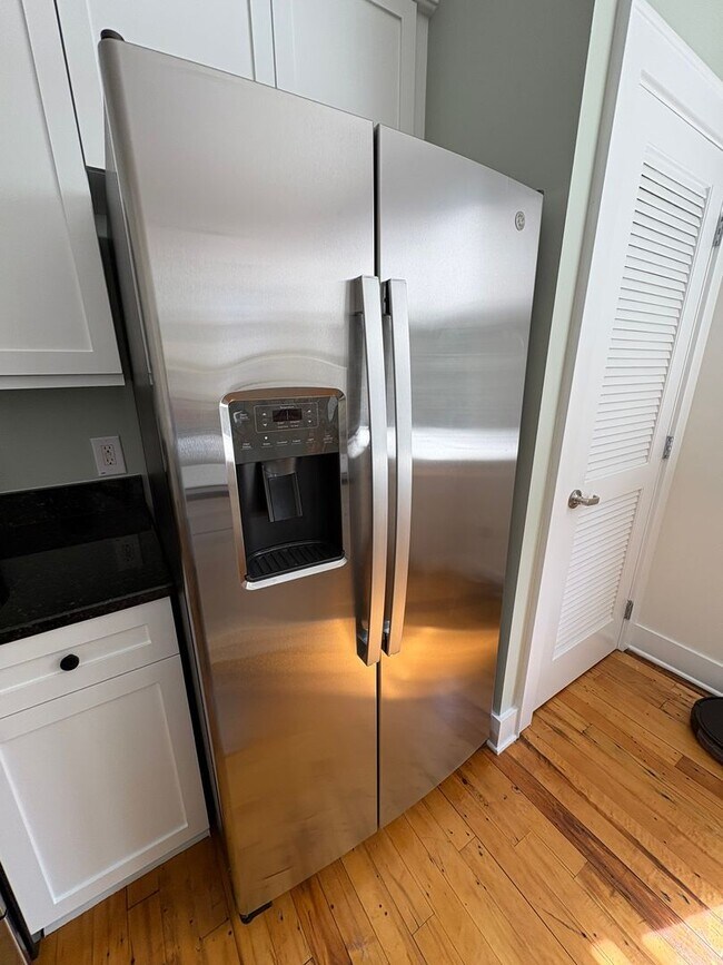 Building Photo - 1 Bedroom 1 Bath Condo Downtown Greenville...