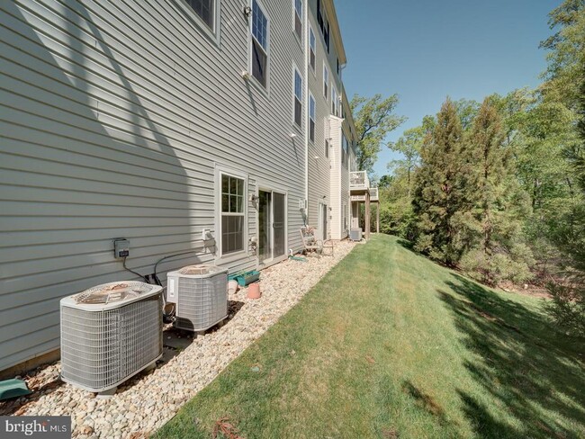 Building Photo - 45818 Winding Branch Terrace