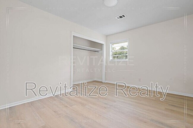 Building Photo - 2531 W David Dr