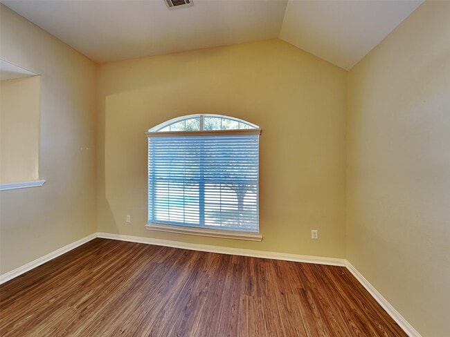 Building Photo - 2526 Deer Forest Dr