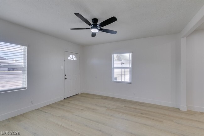 Building Photo - 254 W Basic Rd