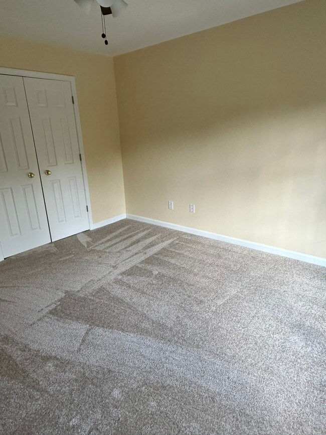Building Photo - 420 White Rose Trce