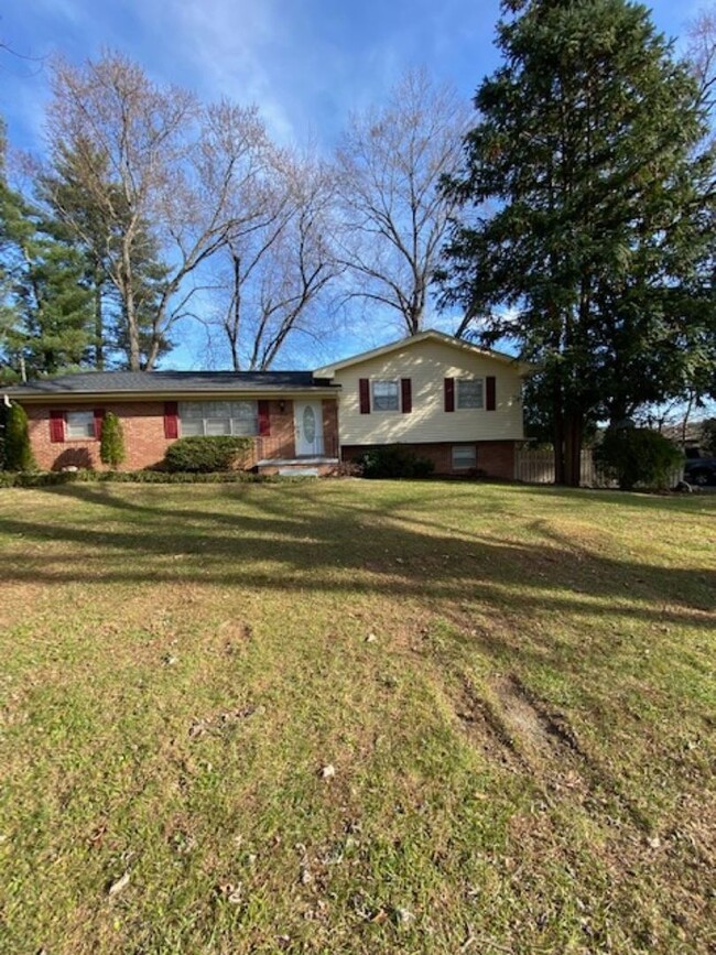 Building Photo - Located in the Karnes Community