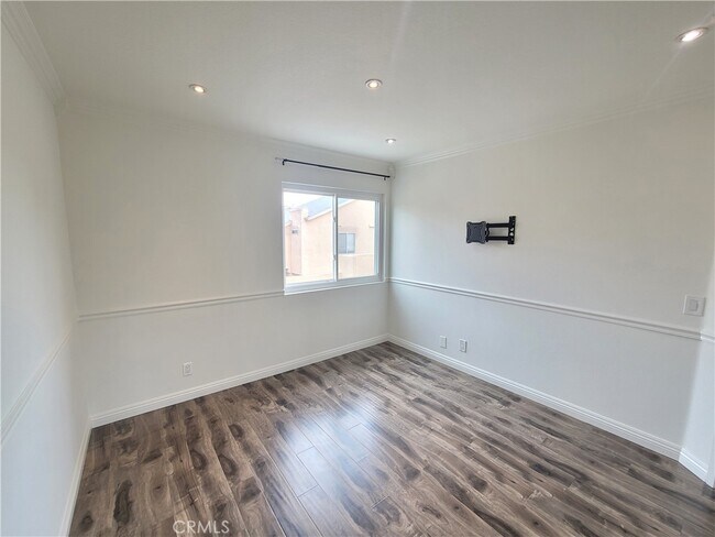 Building Photo - 11076 Sharp Ave