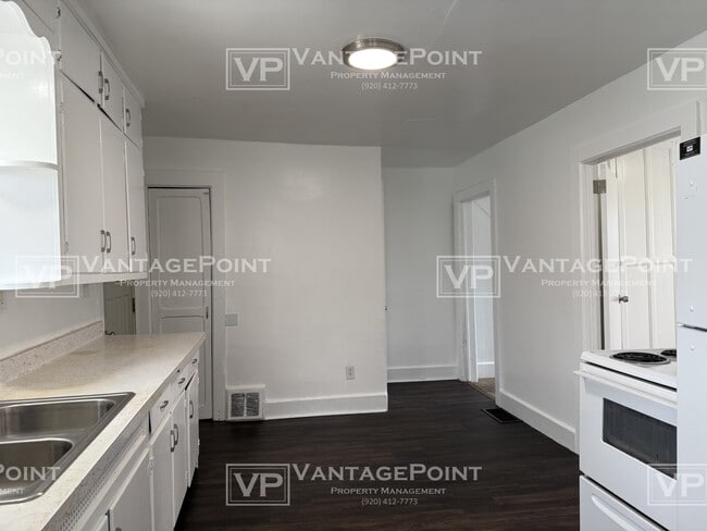 Building Photo - 700 S Baird St