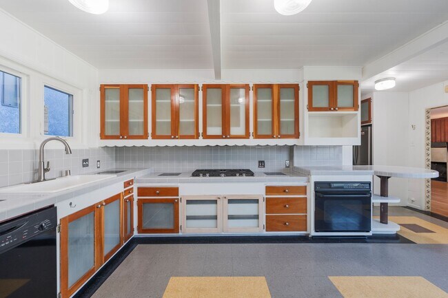 Building Photo - 720 8th St