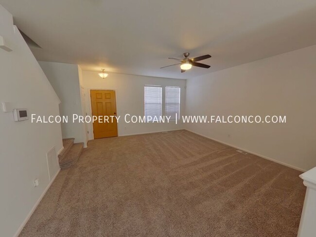 Building Photo - Gorgeous Townhouse In Fountain!