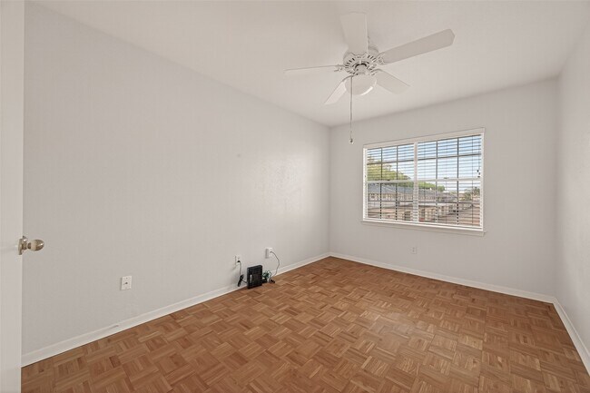 Building Photo - 6404 Burgoyne Rd