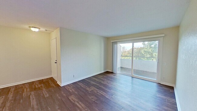 Building Photo - 21941 Rimhurst Dr