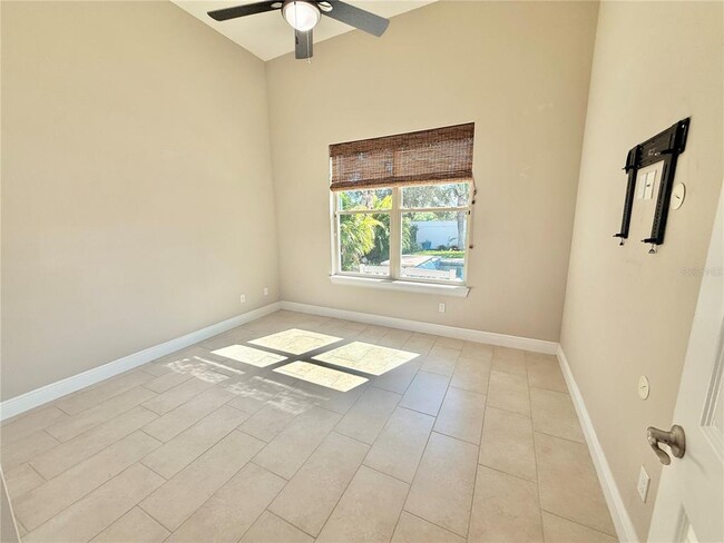 Building Photo - 11646 Hampstead St